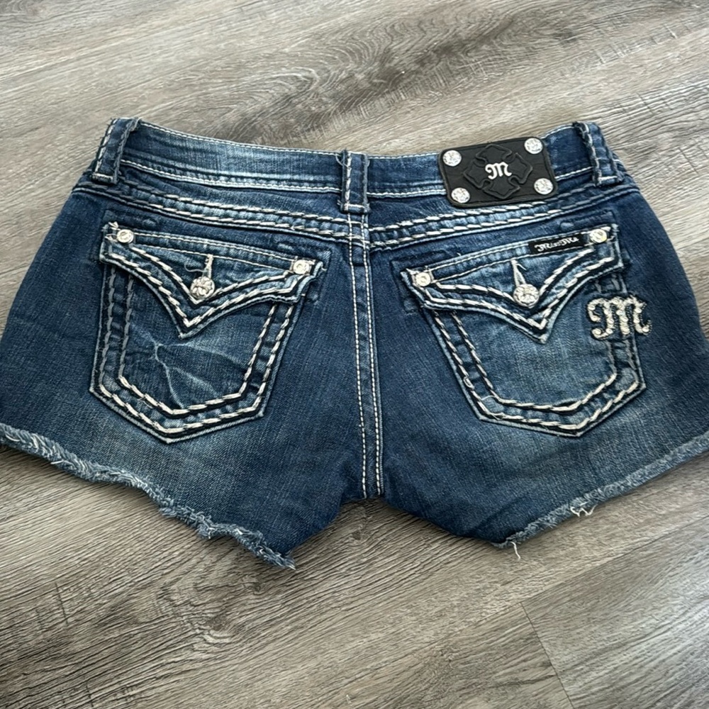 Miss Me women’s denim shorts size 27 JE5014H32